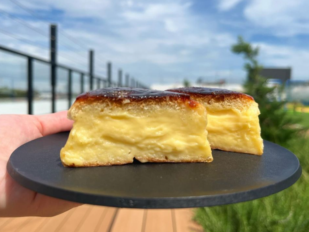 一番人気の クリームブリュレ 紹介します/焼きたてパンとスペシャルティコーヒーのお店goût goût YUMEGAOKA（グーグーゆめがおか ...