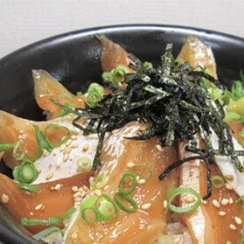 アレンジメニュー無限大！とろサーモン漬け丼の具