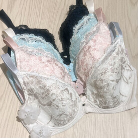着やせして見えるシルエットに❁⃘*.ﾟ小さく見せるブラ*.+ﾟ