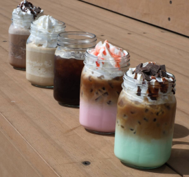 夏季限定ドリンク好評販売中！