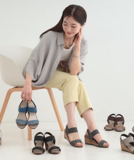 片手ではけるサンダル　シューダル26SS