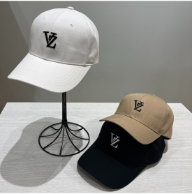 "【おすすめ商品のご紹介】 VARZAR モノグラムロゴキャップ"