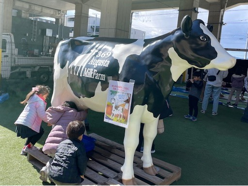 5/5(火)6(水)　本物みたい！？牛の乳搾り体験