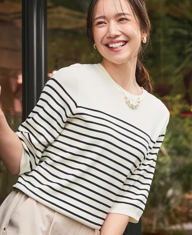 上半身がすっきり見える　多機能5分袖ニット